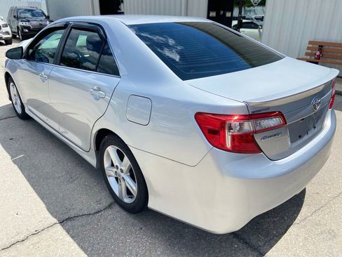 Used 2012 Toyota Camry SE FWD image 3