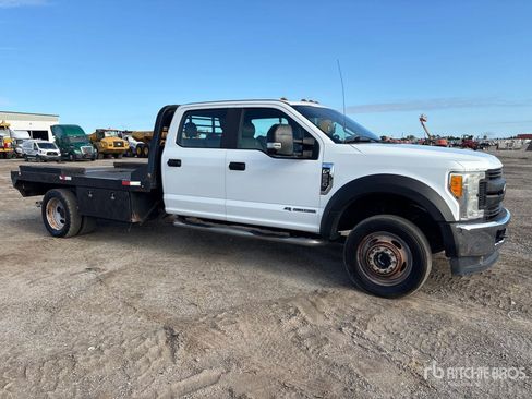 Used 2017 Ford F550 4x4 Crew Cab image 4