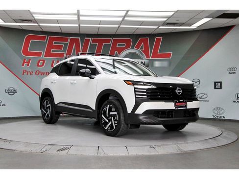 New 2026 Nissan Kicks SV w/ SV Premium Package FWD image 1