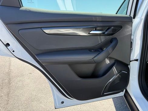 New 2025 VinFast VF 8 Eco image 10