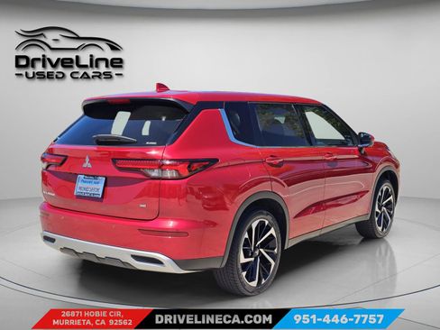 Used 2024 Mitsubishi Outlander SE image 2