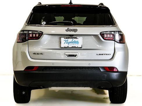 Used 2025 Jeep Compass Limited AWD/4WD image 7