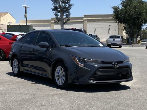 Used 2026 Toyota Corolla LE w/ LE Premium Package FWD image 4