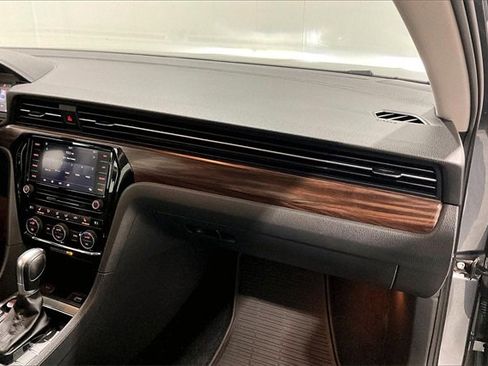 Used 2020 Volkswagen Passat 2.0T SEL image 27