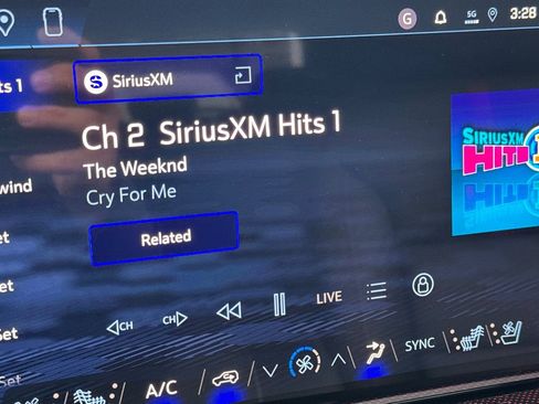 New 2026 Chevrolet Traverse RS w/ LPO, Floor Liner Package image 18