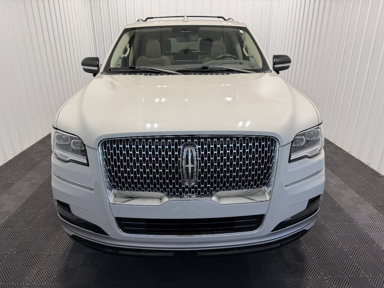 Used 2022 Lincoln Navigator L Reserve AWD/4WD image 2