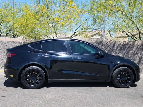 Used 2022 Tesla Model Y Long Range AWD/4WD image 10