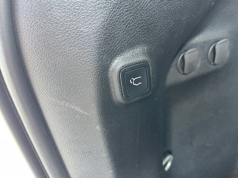 Used 2020 Jeep Cherokee Limited w/ Advanced Safety Group AWD/4WD image 18