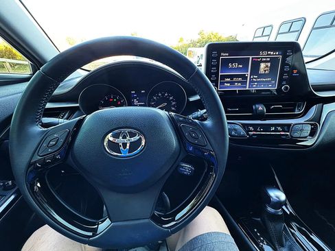 Used 2020 Toyota C-HR Limited image 19