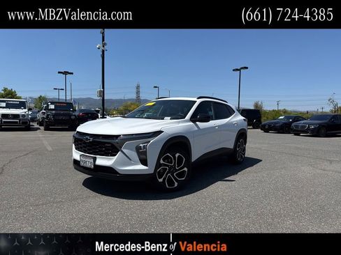 Used 2025 Chevrolet Trax RS w/ Sunroof Package FWD image 1