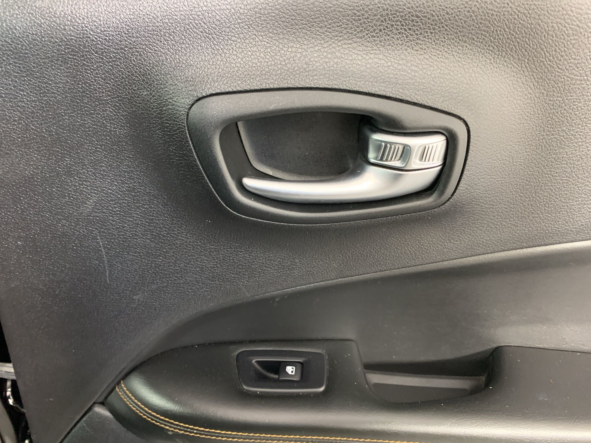 Used 2018 Jeep Compass Limited w/ Navigation Group AWD/4WD image 34