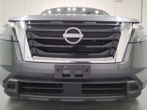 Used 2024 Nissan Pathfinder SV image 10