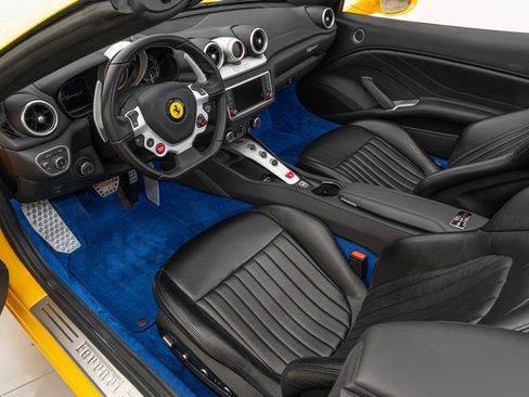 Certified 2017 Ferrari California T image 31