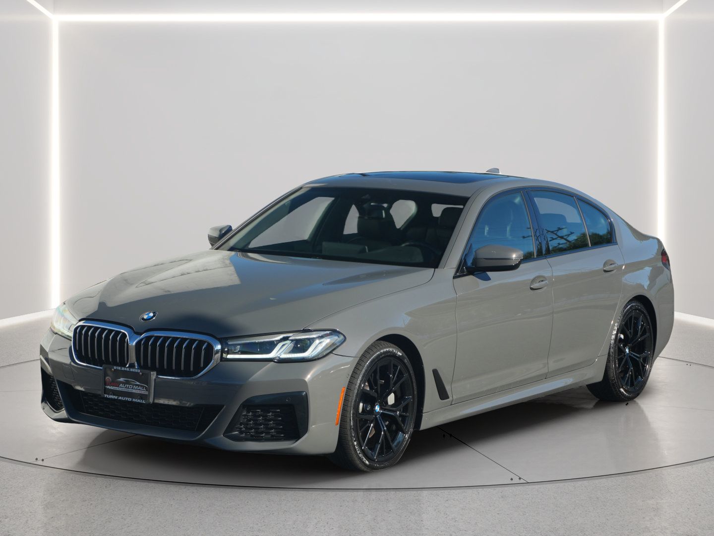 Used 2021 BMW 530i xDrive w/ M Sport Package AWD/4WD image 1
