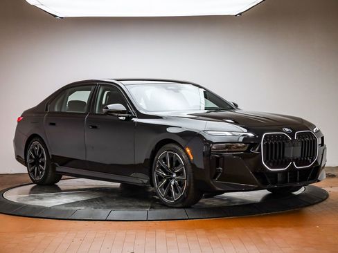 New 2026 BMW 740i xDrive w/ Premium Package image 6