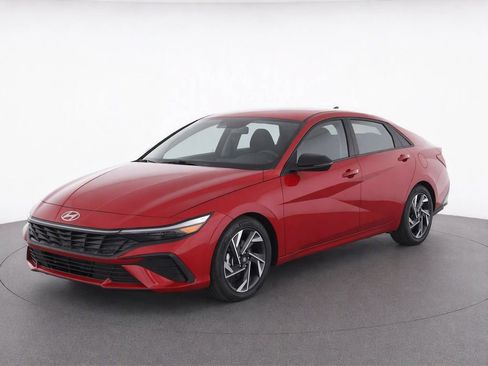 Used 2025 Hyundai Elantra Sport FWD image 2