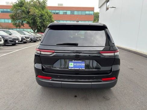 Used 2023 Jeep Grand Cherokee Altitude AWD/4WD image 10