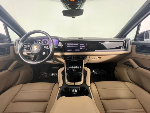 Certified 2025 Porsche Cayenne AWD/4WD image 13