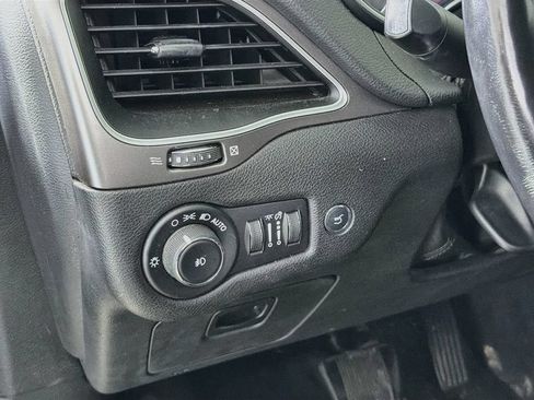 Used 2019 Jeep Cherokee Latitude Plus w/ Comfort/Convenience Group AWD/4WD image 13