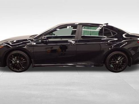 Used 2025 Toyota Camry LE image 4