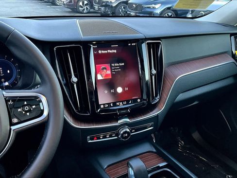 Certified 2024 Volvo XC60 B5 Plus w/ Protection Package Premier image 7