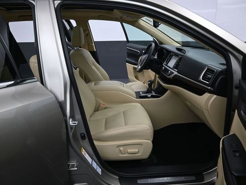 Used 2016 Toyota Highlander Limited Platinum image 39