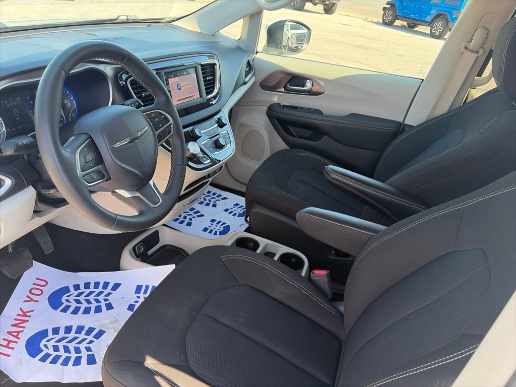 Used 2023 Chrysler Voyager LX FWD image 15