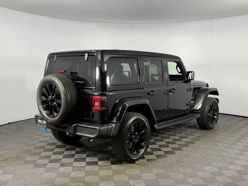 Used 2023 Jeep Wrangler Unlimited Sahara w/ Safety Group AWD/4WD image 13