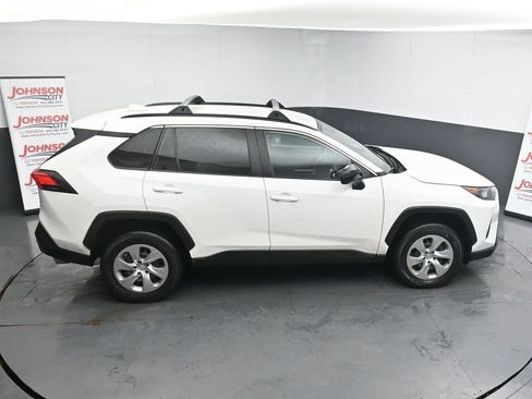 Used 2021 Toyota RAV4 LE image 17