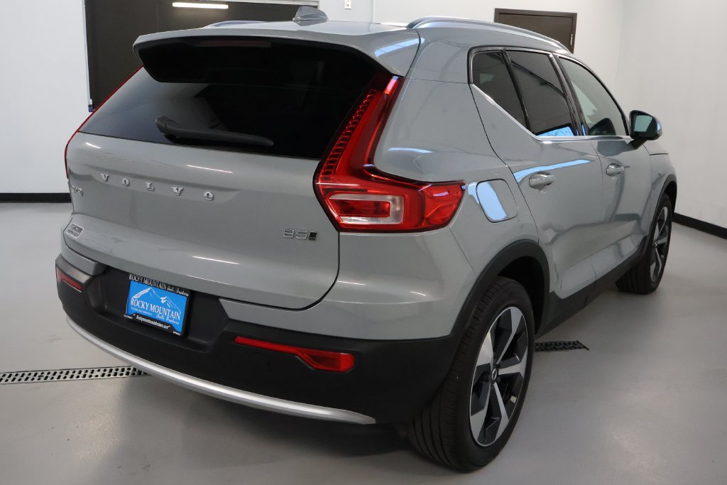 Used 2024 Volvo XC40 B5 Plus AWD/4WD image 7