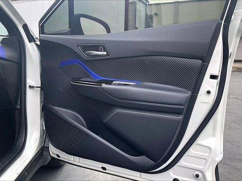 Used 2021 Toyota C-HR XLE image 25