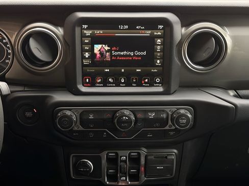 Used 2023 Jeep Wrangler Sahara image 13