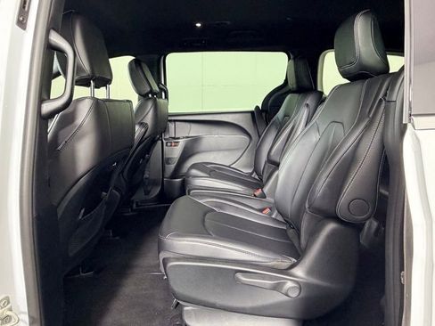 Used 2025 Chrysler Pacifica Select FWD image 25