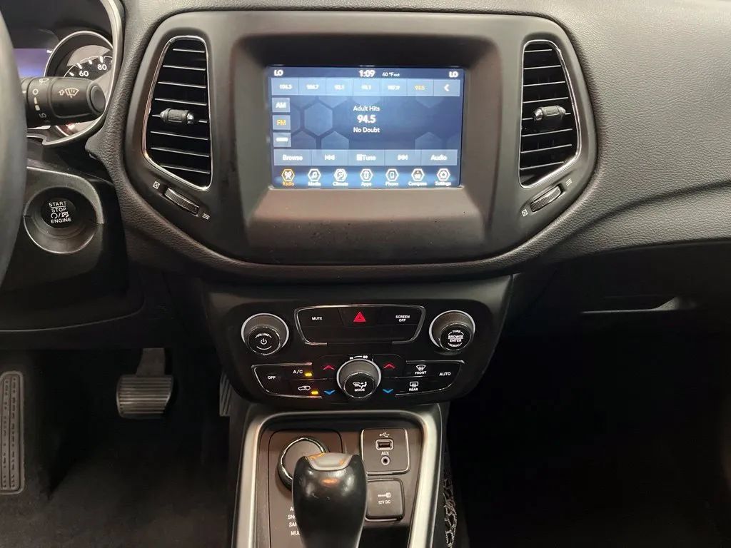 Used 2018 Jeep Compass Latitude w/ Popular Equipment Group AWD/4WD image 24