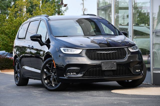Used 2025 Chrysler Pacifica Limited FWD image 5