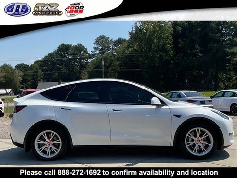 Used 2020 Tesla Model Y Long Range image 8