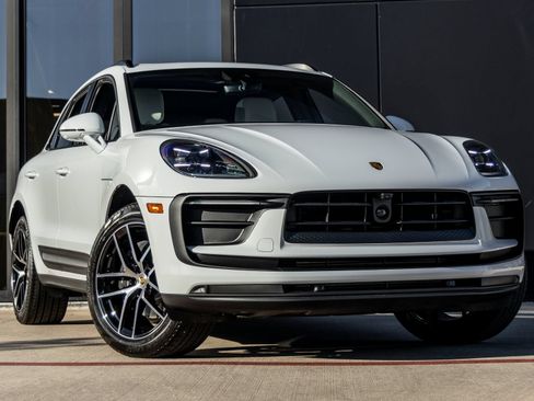 Certified 2026 Porsche Macan AWD/4WD image 6