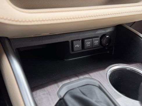 Used 2021 Toyota Highlander Limited image 28
