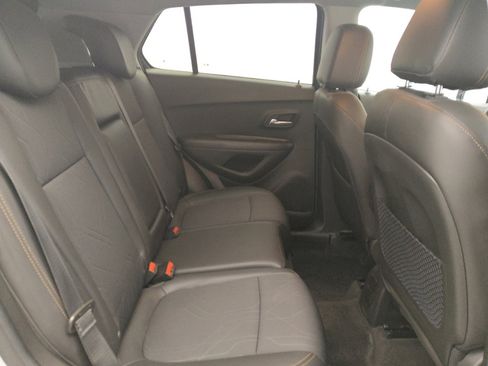 Used 2020 Chevrolet Trax LT w/ LT Convenience Package AWD/4WD image 19