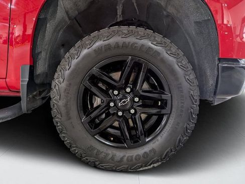 Used 2025 Chevrolet Silverado 1500 Custom Trail Boss AWD/4WD image 10