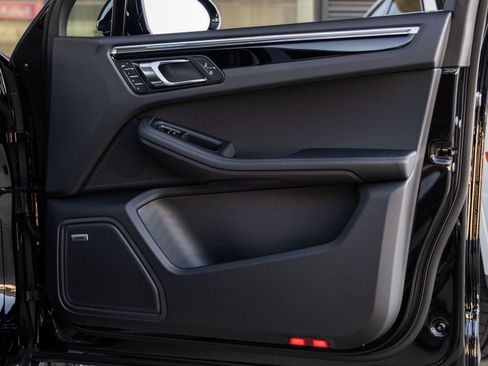 Certified 2026 Porsche Macan AWD/4WD image 41