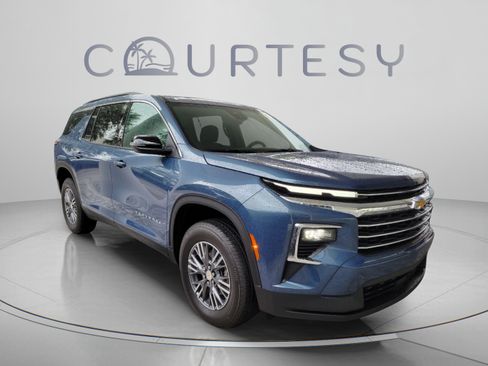 Used 2026 Chevrolet Traverse LT FWD image 4