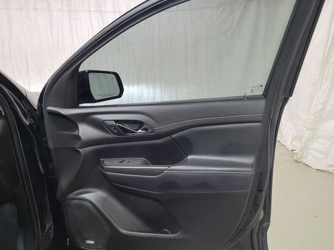 Used 2022 GMC Acadia SLT w/ GMC Pro Grade Package image 70