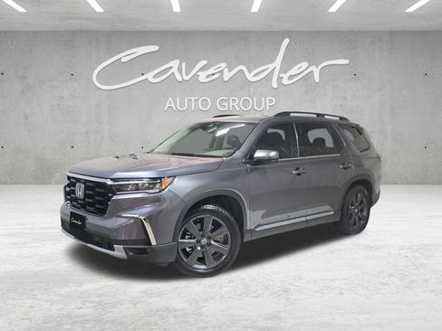 Used 2025 Honda Pilot Touring image 1