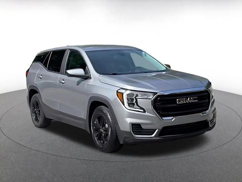 Used 2024 GMC Terrain SLE FWD image 3