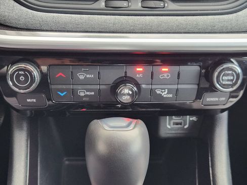 Used 2022 Jeep Compass Latitude FWD image 18