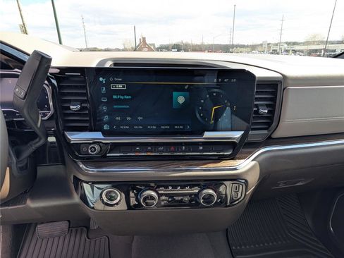 Used 2024 Chevrolet Silverado 1500 RST AWD/4WD image 17