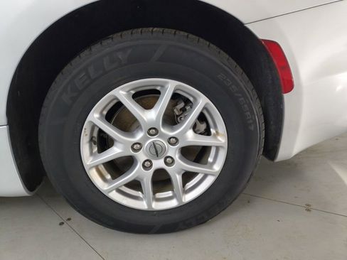 Used 2023 Chrysler Pacifica Touring-L image 9