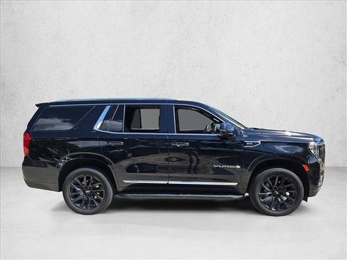Used 2024 GMC Yukon SLT w/ SLT Luxury Package RWD image 2