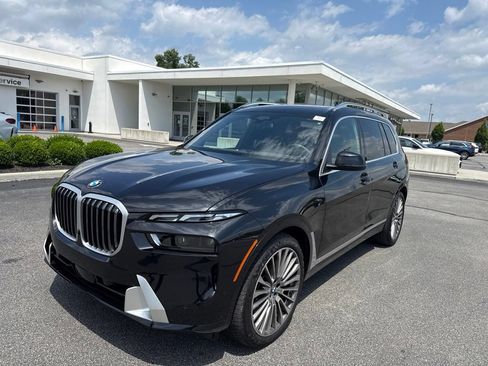 Used 2026 BMW X7 xDrive40i AWD/4WD image 3